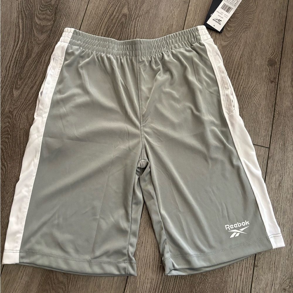 Reebok boys great and white knit short